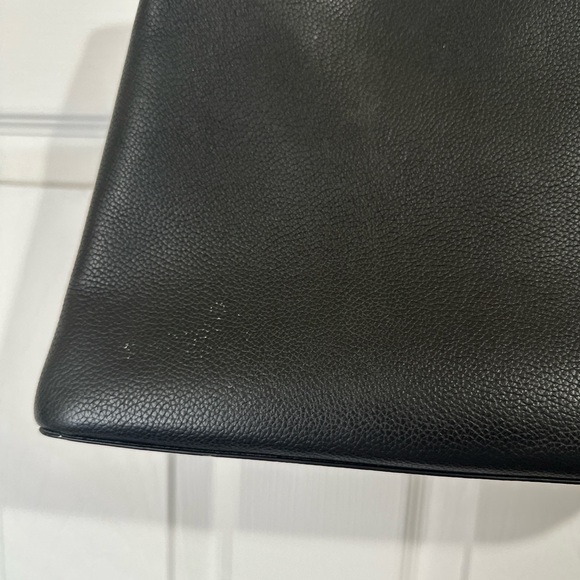 Kate Spade Black Shoulder Bag with Gold Chain - Picture 5 of 10